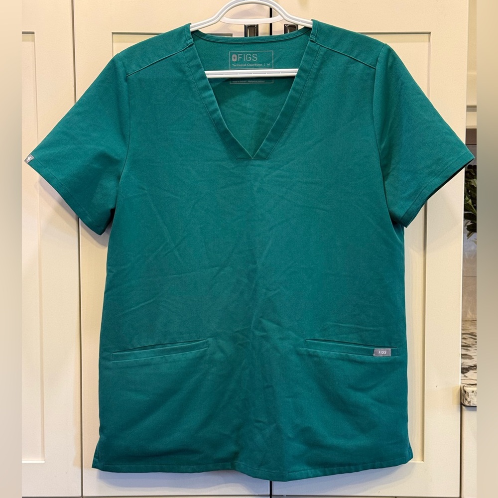 Figs Casma Three-Pocket Scrub Top™